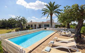 Ideal House For Two Families With Pool And Barbecue